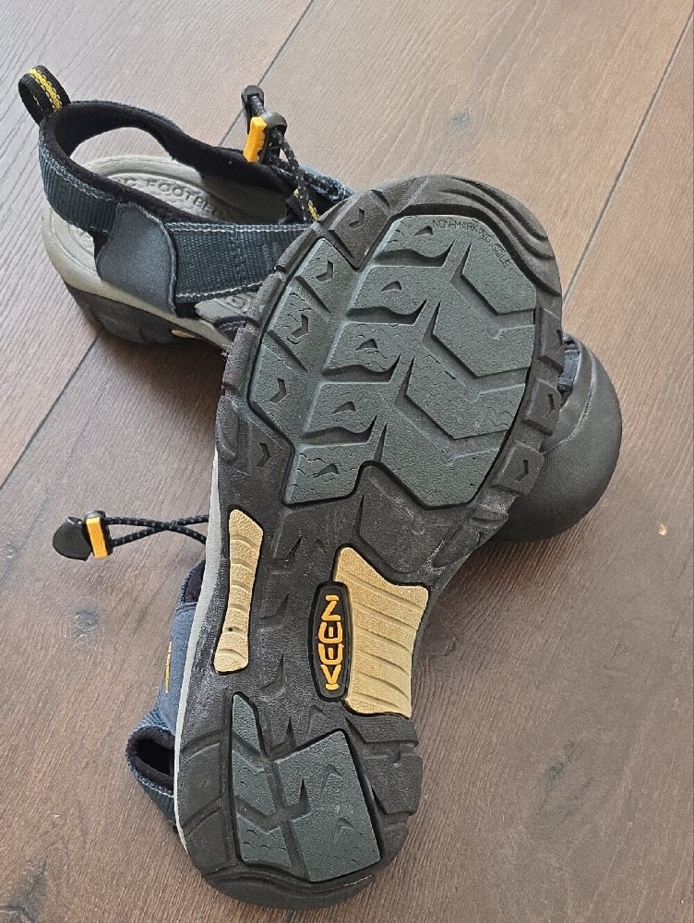 Keen men's closed-toe sport sandals in navy with yellow accents Size 9.5 - Picture 5 of 6